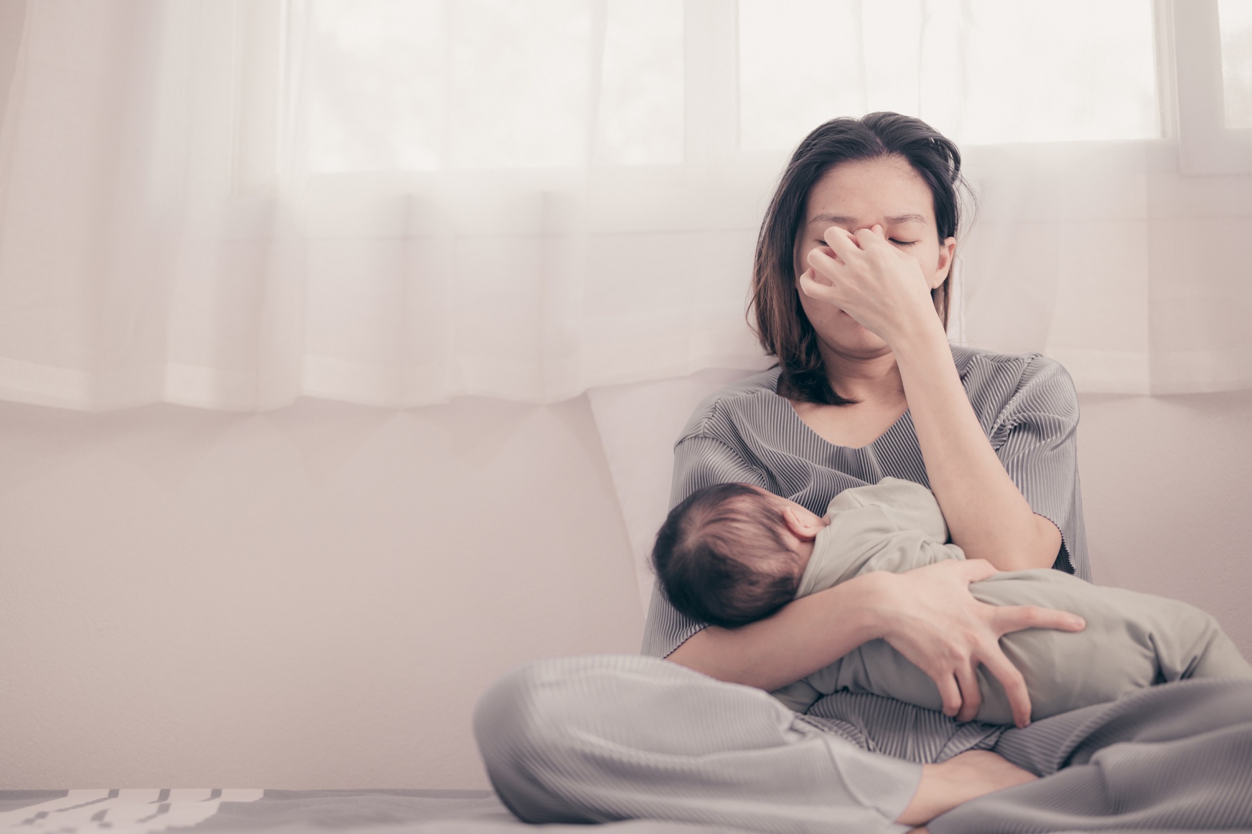 Γέννηση Μωρό: Ποια σημάδια παραπέμπουν σε επιλόχεια κατάθλιψη ή ακόμη και σε επιλόχεια ψύχωση της νέας μαμάς