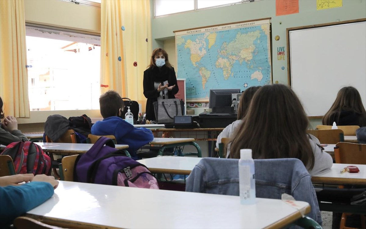 Σχολεία κορωνοϊός Μακρή: Εξετάζεται η παράταση του σχολικού έτους