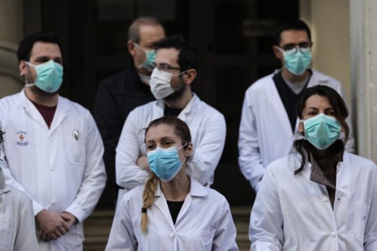 Γιατροί αντιμετωπίζουν σεξουαλική παρενόχληση ακόμη και μετά το #MeToo