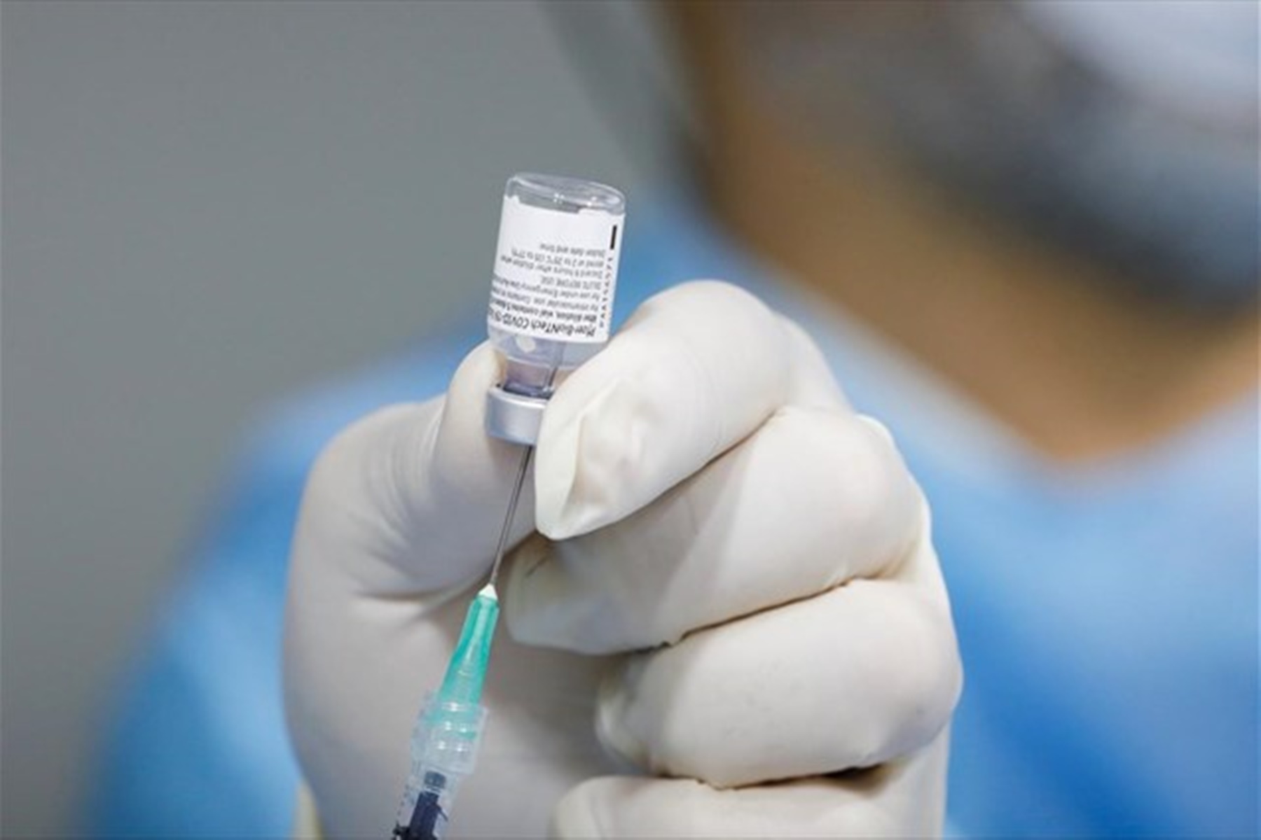 CDC Κορωνοϊός :  Οι εμβολιασμένοι πετάνε τις μάσκες