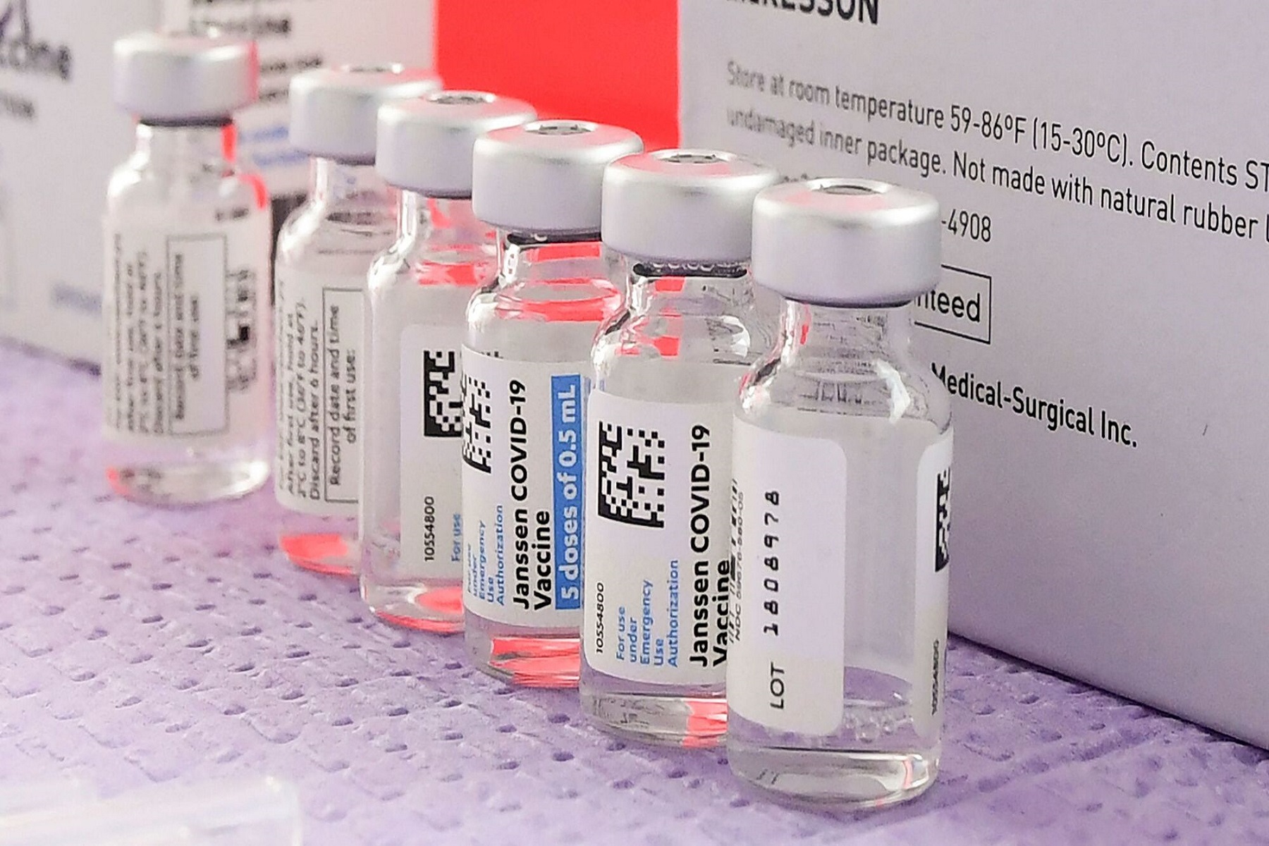Επιτροπή ΗΠΑ: Συνέχιση του εμβολίου covid-19 της J& J παρά την πιθανή σύνδεση θρόμβων αίματος