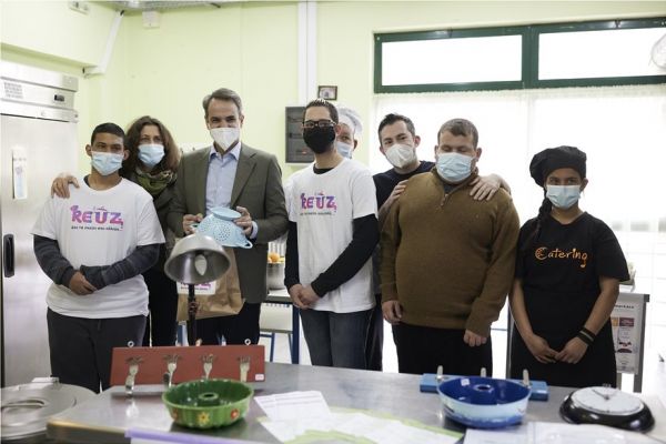 Παγκόσμια Ημέρα Αυτισμού: Επίσκεψη Κυριάκου Μητσοτάκη στο Εργαστήριο Ειδικής Επαγγελματικής Εκπαίδευσης στον Άγιο Δημήτριο [vid]