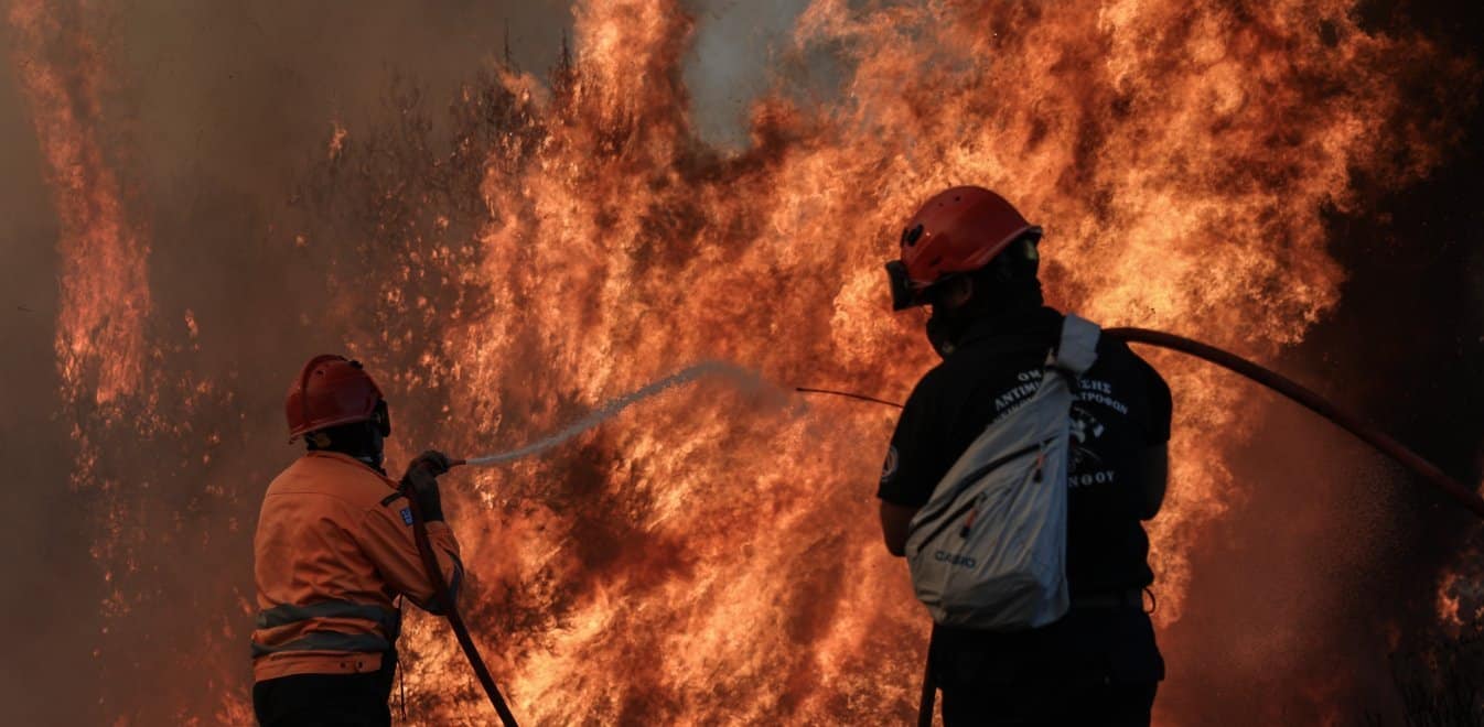 Φωτιά Κορινθία: Σε διάσπαρτα μέτωπα η φωτιά -«Μάχη» για δεύτερο 24ωρο [vid]