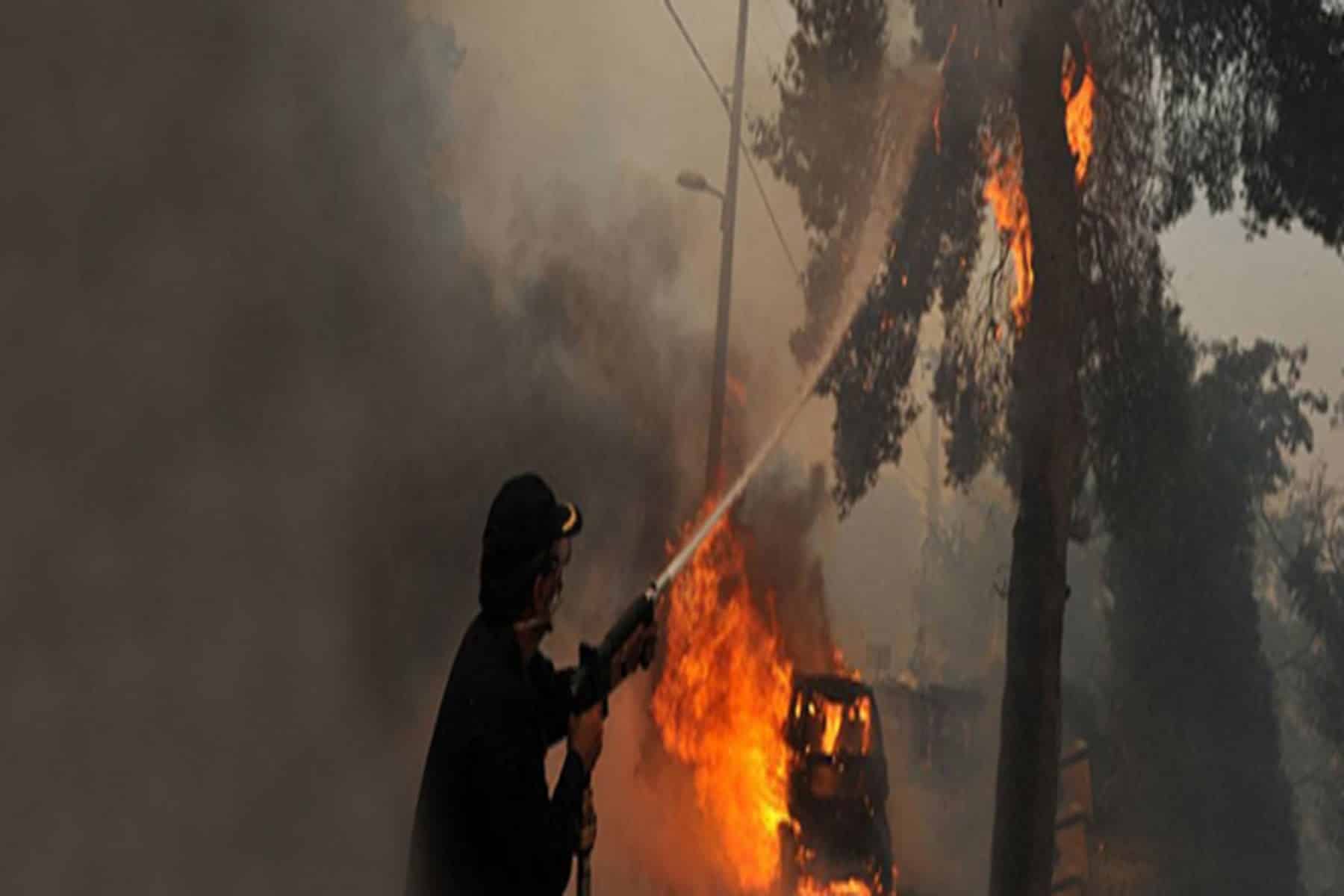 Κόλαση Φωτιά: Μέχρι την Ικαρία και τη Σύρο ο καπνός και η στάχτη