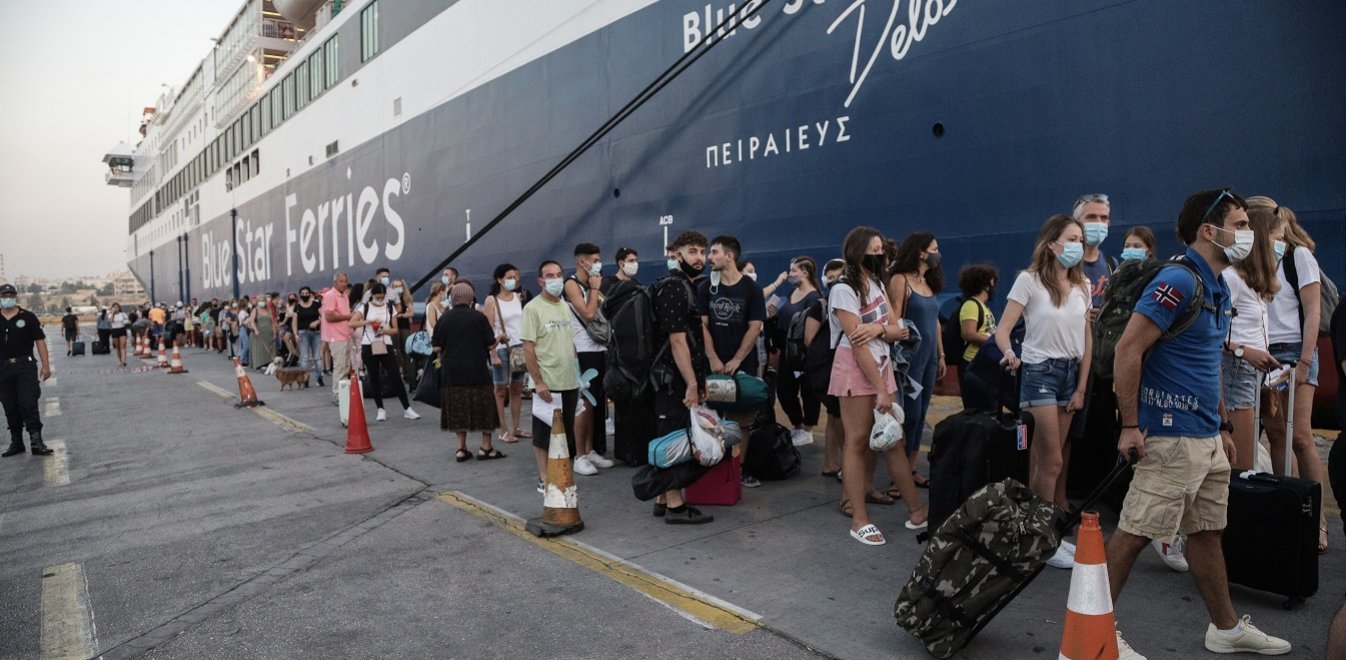 Lockdown άρση Σαββατοκύριακο: Κοσμοσυρροή σε λιμάνια και εθνικές οδούς, απόδραση για εξοχικά και νησιά