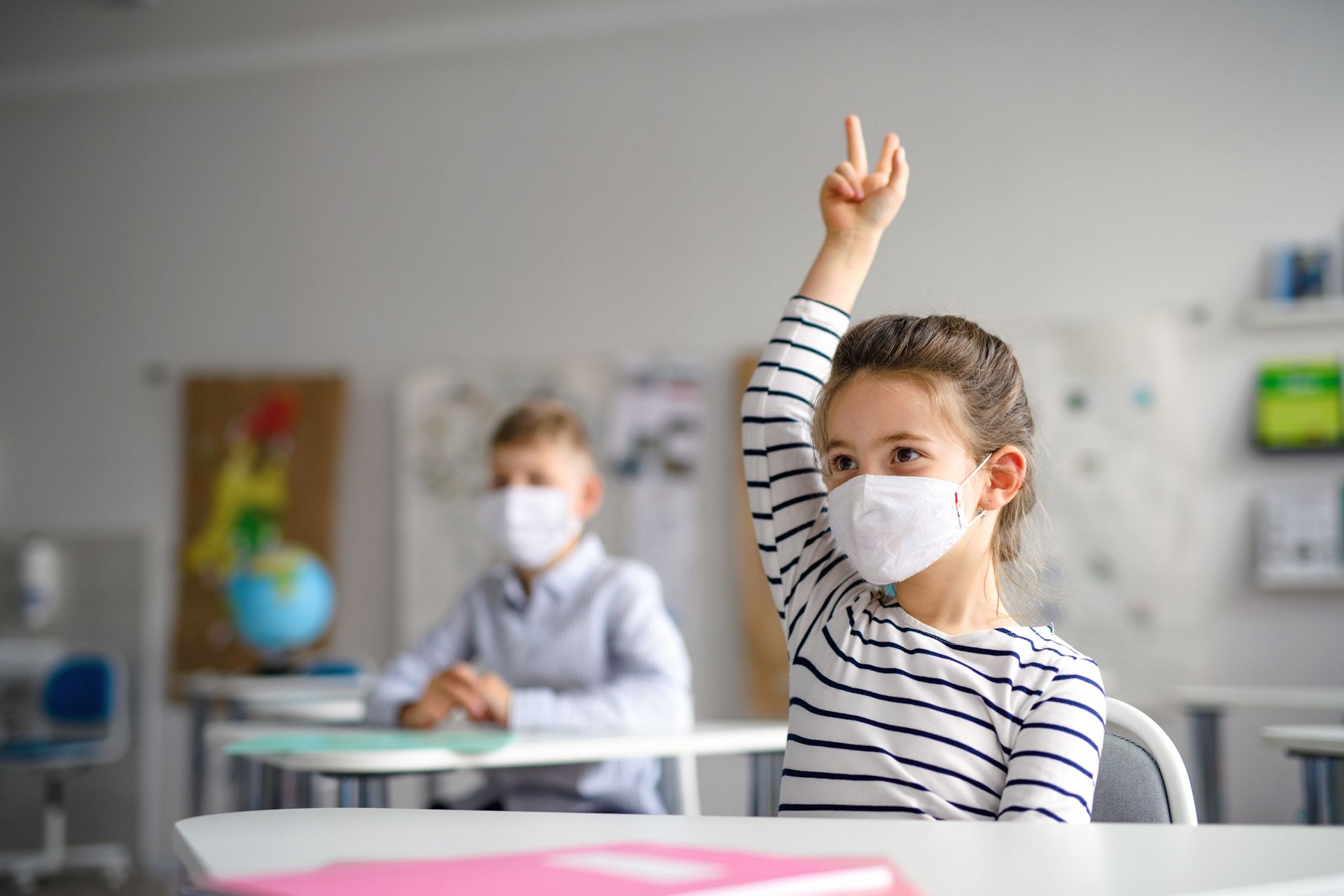 CDC Σχολεία Δημοτικά: Απαίτηση μασκών για εκπαιδευτικούς και εξαερισμός για τη μείωση του κινδύνου covid