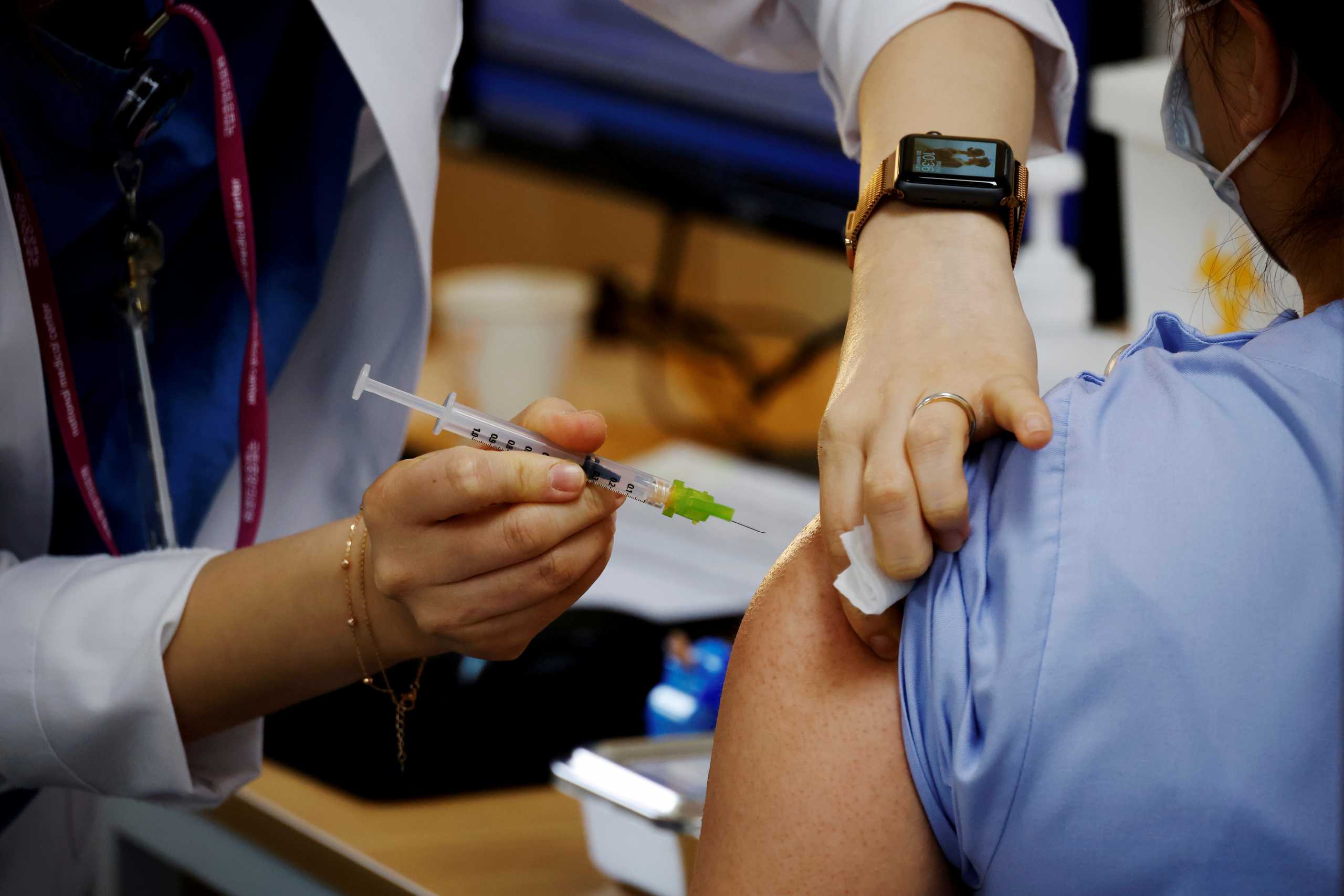 Εμβολιασμοί πλατφόρμα ηλικίες: Ξεκινούν πάλι σήμερα οι εμβολιασμοί -Μεγάλη ανταπόκριση στους 45-49