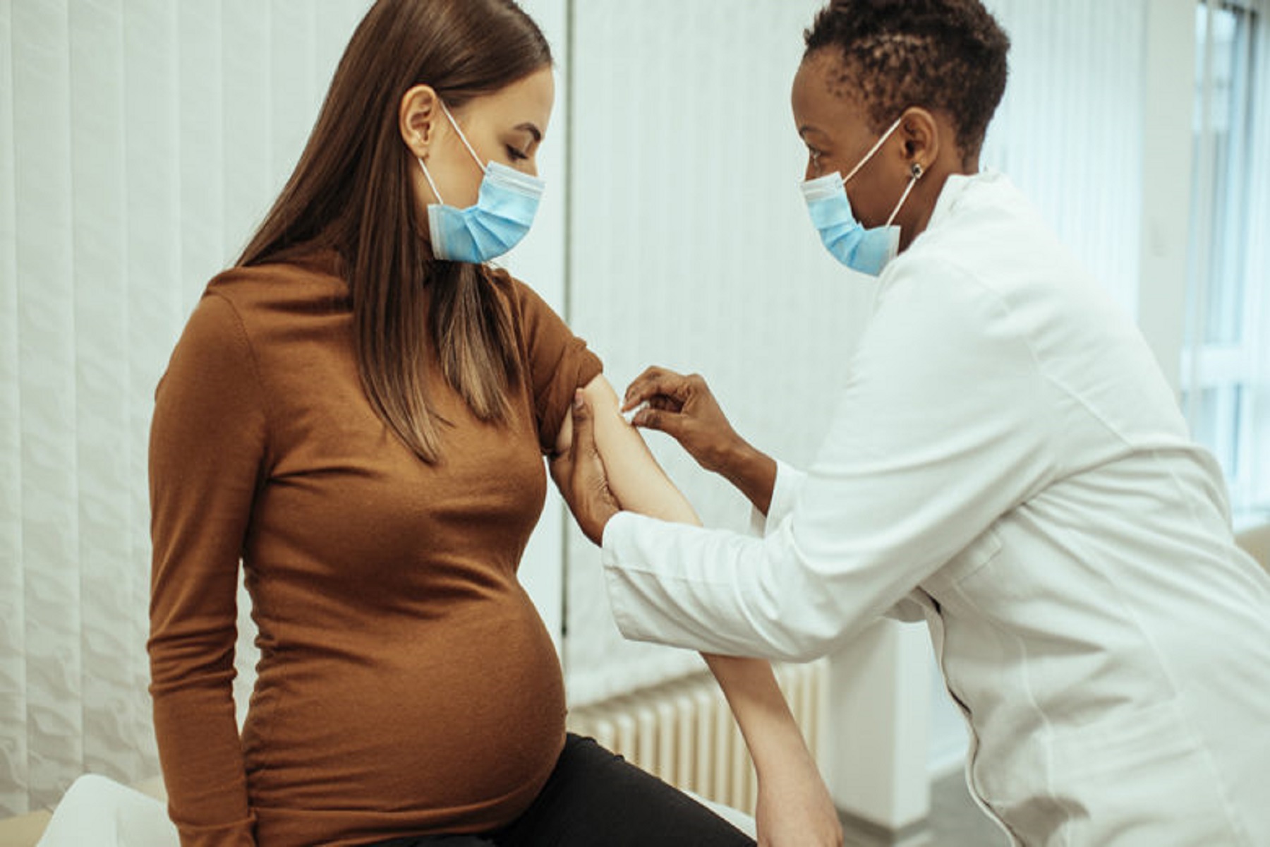 Μελέτη ΝΙΗ: Αξιολόγηση του εμβολίου COVID-19 σε έγκυες μετά τον τοκετό