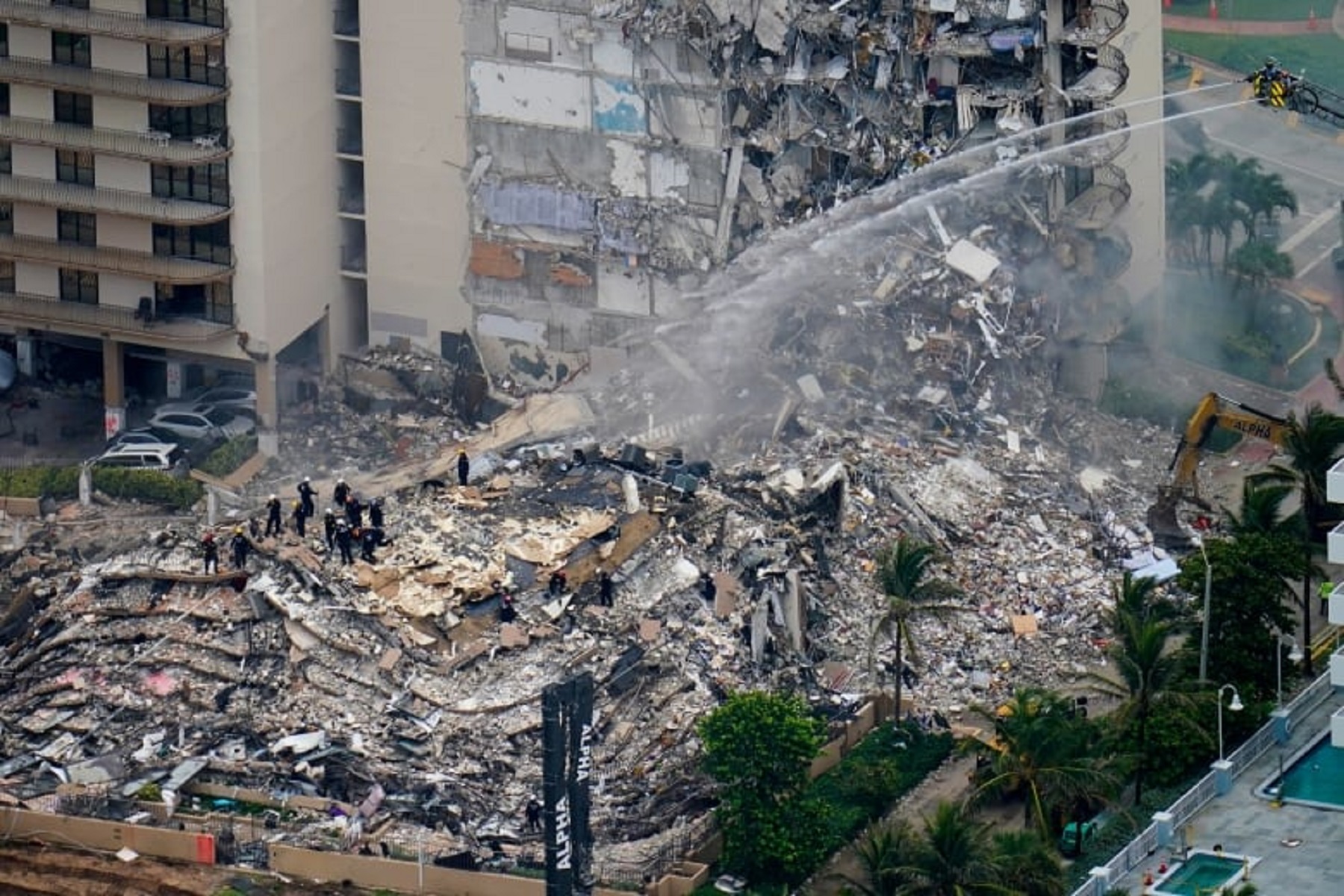 Δήμαρχος Φλόριντα: Σκέψη για εκκένωση του όμορου κτιρίου που κατέρρευσε