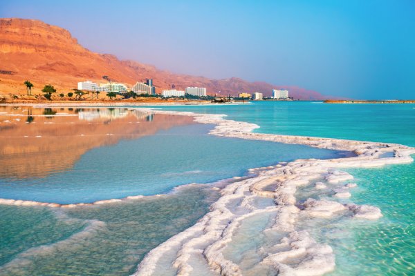 Νεκρά Θάλασσα: Τι κάνει το αλάτι της Νεκράς Θάλασσας τόσο ευεργετικό για το δέρμα; [vid]