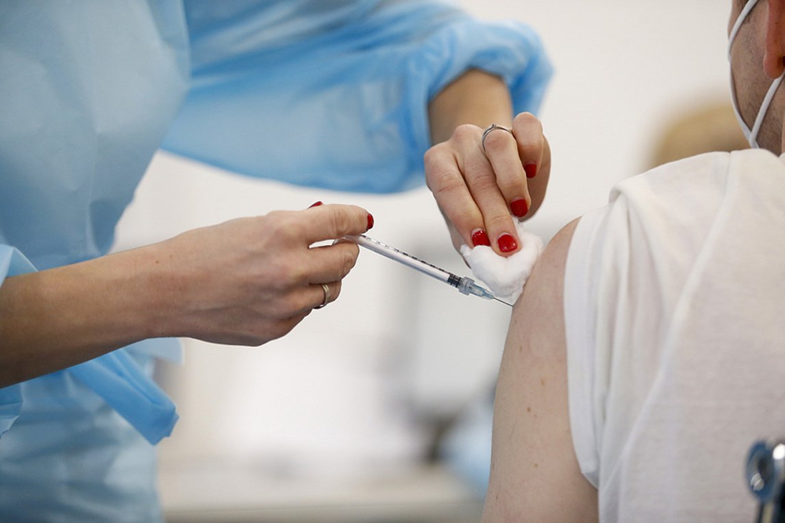 Εμβολιασμοί ποσοστά: Πόσο κοντά βρίσκεται το «τείχος ανοσίας» – Τα ποσοστά ανά ηλικιακή ομάδα