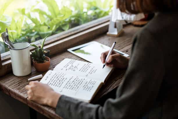 Ημερολόγιο: Τα οφέλη του journaling στην ψυχική υγεία και διαχείριση του στρες