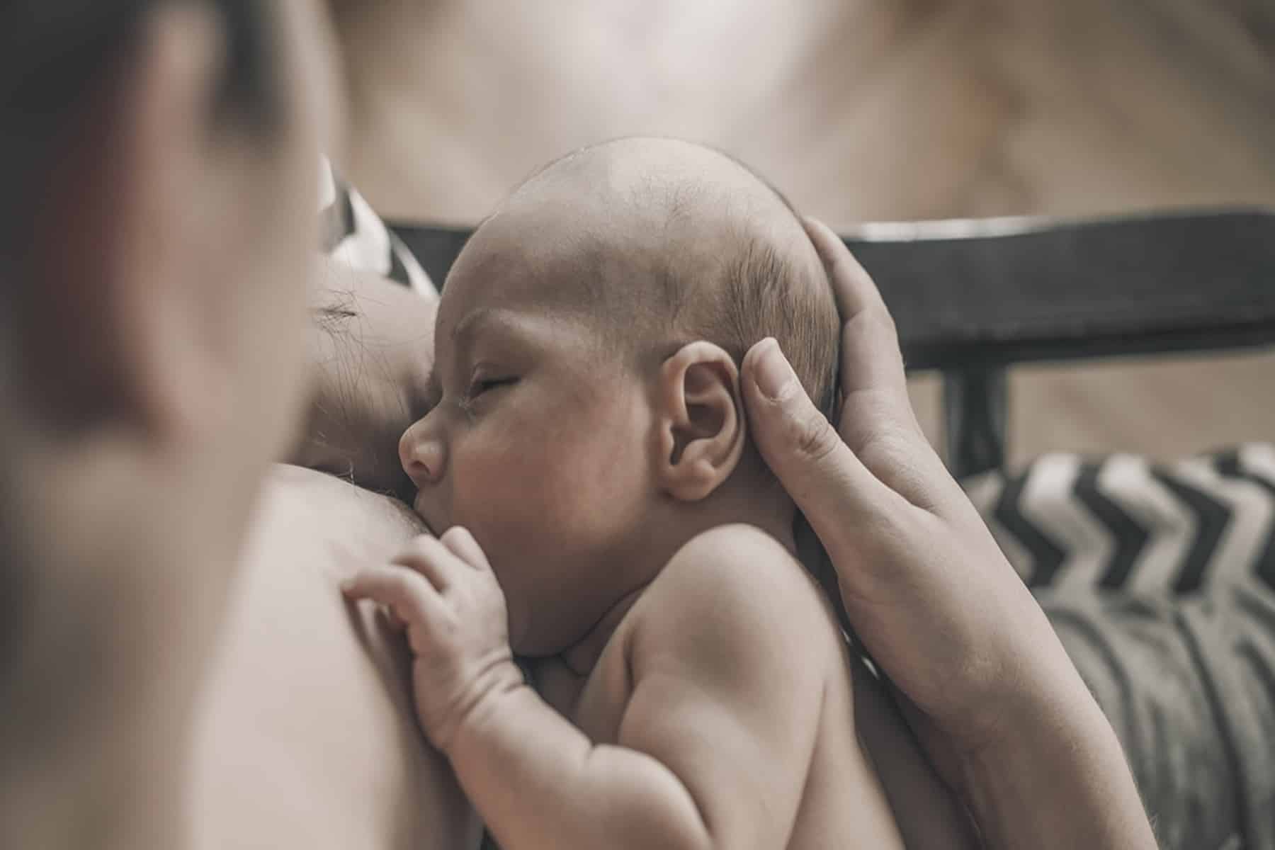 Θηλασμός : Τα οφέλη του στην μαμά και το παιδί