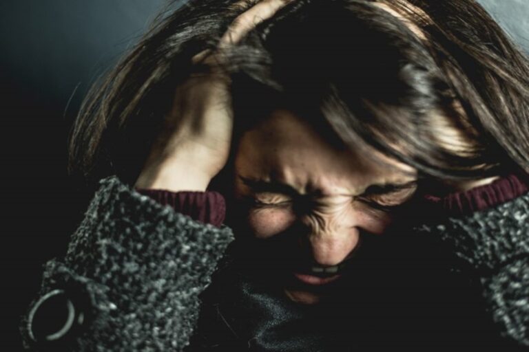 Κρίσεις πανικού: 4 απλές τεχνικές για να ρίχνετε το άγχος με τις αισθήσεις σας
