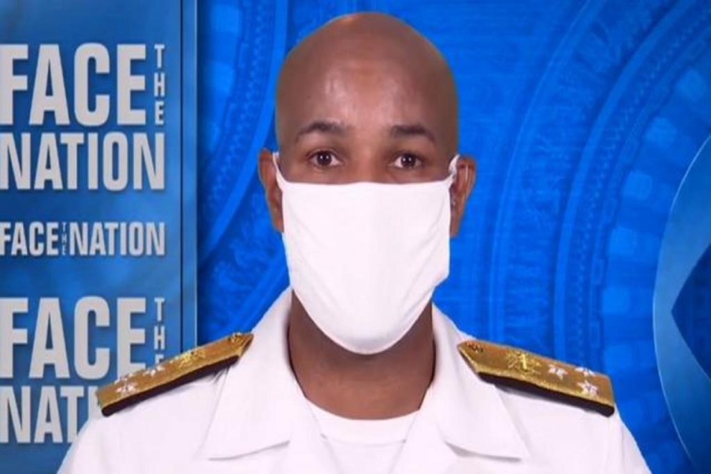 Ο πρώην επικεφαλής χειρουργός των ΗΠΑ Jerome Adams θεωρεί απαραίτητη τη χρήση μάσκας εν μέσω της παραλλαγής Δέλτα