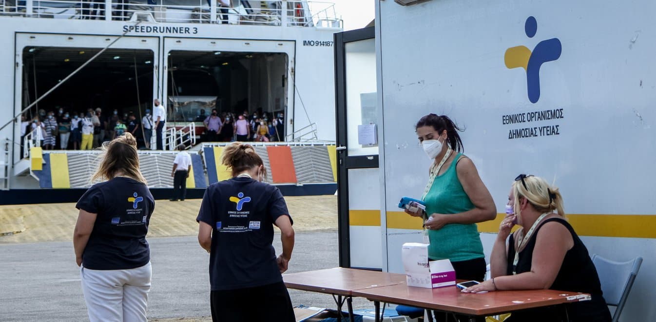 Μετάλλαξη κορωνοϊός μέτρα: Έκκληση για άμεσο εμβολιασμό των 500-700.000 πολιτών άνω των 50 ετών