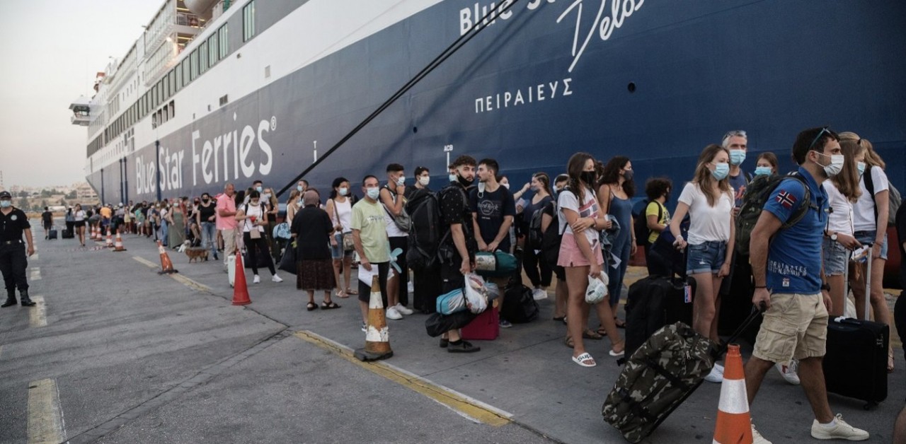 Μέτρα εμβολιασμένος μετακίνηση: Τι αλλάζει από αύριο – Τα προνόμια των εμβολιασμένων