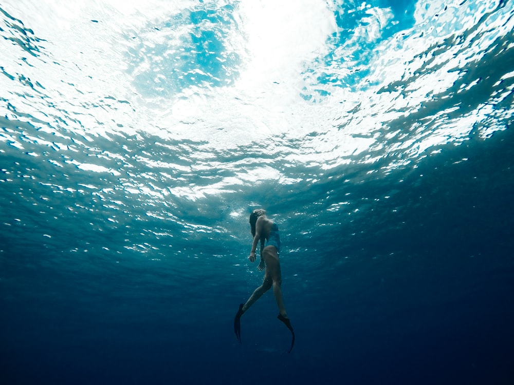 Κολύμπι: Ενισχύστε το σώμα και το πνεύμα σας με μια βουτιά στη θάλασσα [vid]