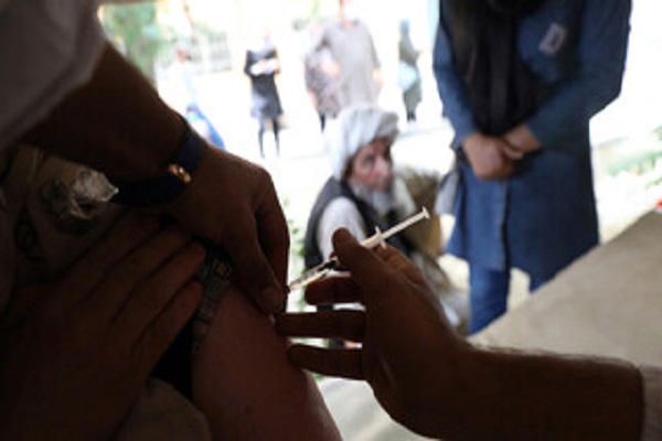 Εμβολιασμοί Αφγανιστάν: Μείωση 80% στη λήψη εμβολίων κατά της COVID-19 αφότου ανέλαβαν οι Ταλιμπάν