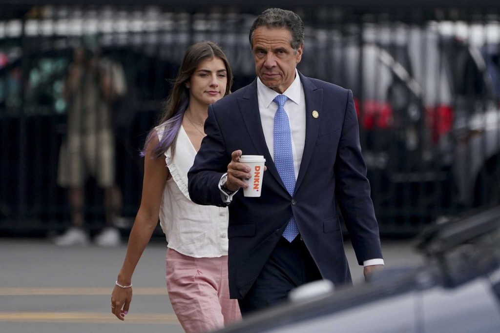 Ο κυβερνήτης της Νέας Υόρκης Άντριου Κουόμο παραιτήθηκε την Τρίτη μετά από έρευνα για σεξουαλική παρενόχληση γυναικών