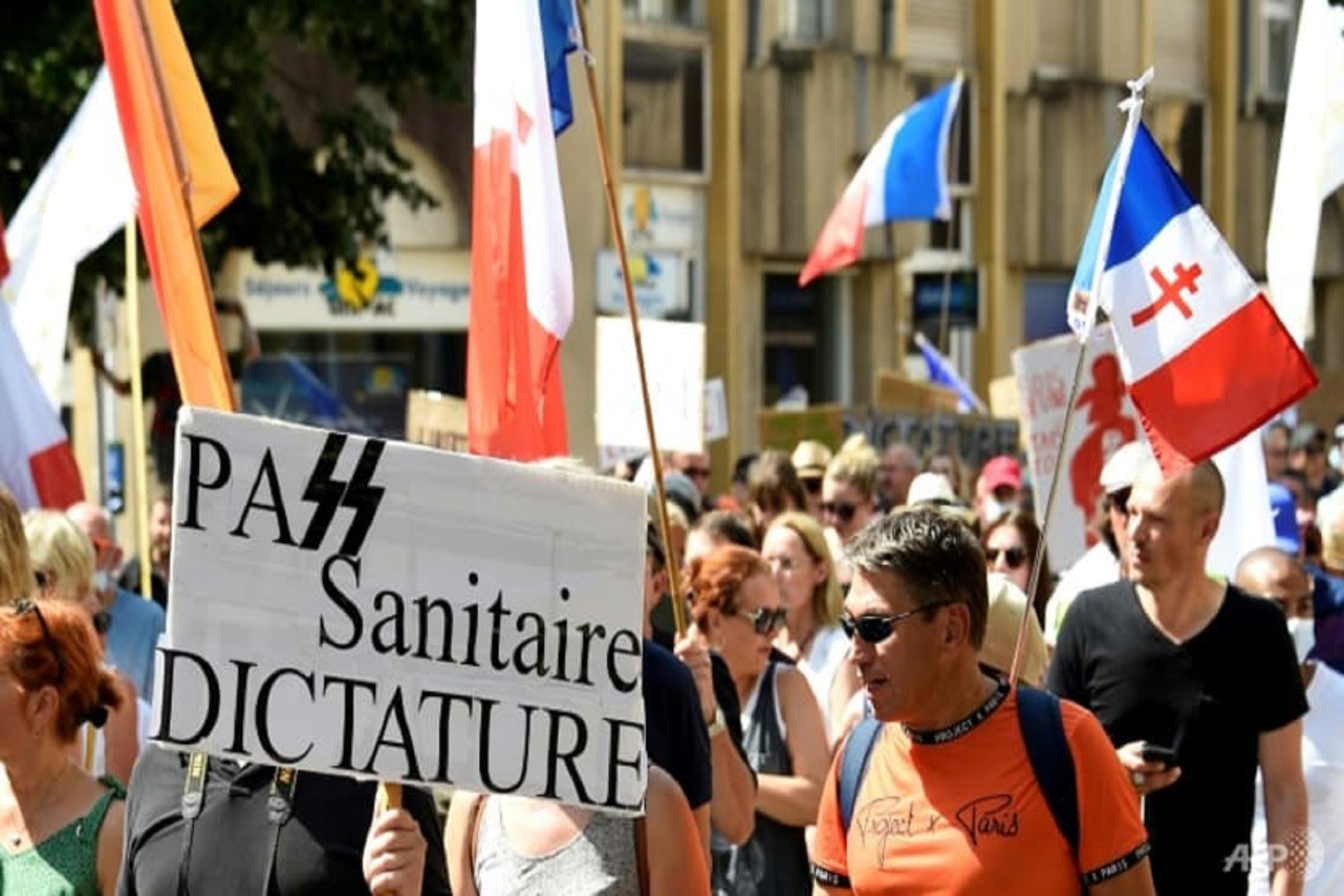 Γαλλία Κορωνοϊός: Το πέμπτο Σαββατοκύριακο διαδηλώσεων ενάντια στο πάσο covid του Μακρόν