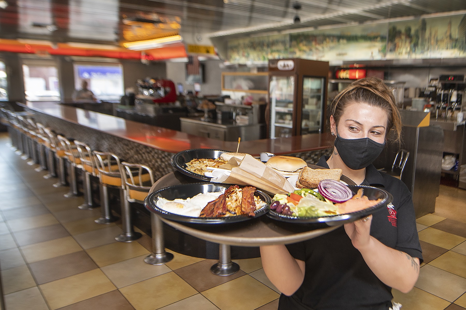 Αύξηση Κρούσματα: Εστιατόρια γρήγορου φαγητού στις ΗΠΑ σκέφτονται να κλείσουν το φαγητό σε εσωτερικούς χώρους