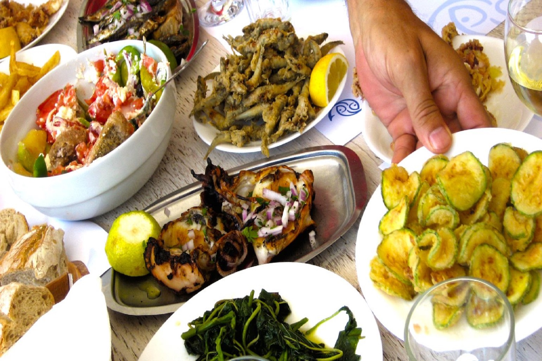Δεκαπενταύγουστος: Επιλογές της ημέρας σε διάφορες περιοχές της Ελλάδας για το γιορτινό τραπέζι!
