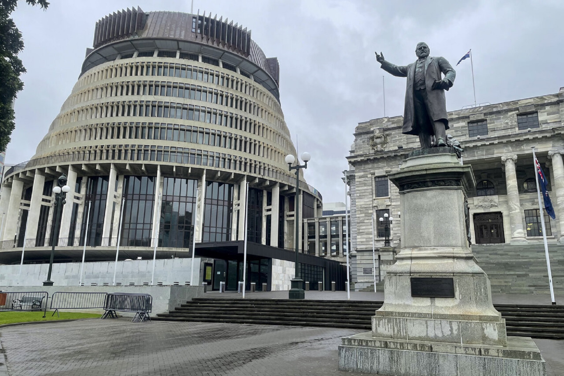 Νέα Ζηλανδία: Καταβάλλει μεγάλες προσπάθειες για να σταματήσει το ξέσπασμα του ιού