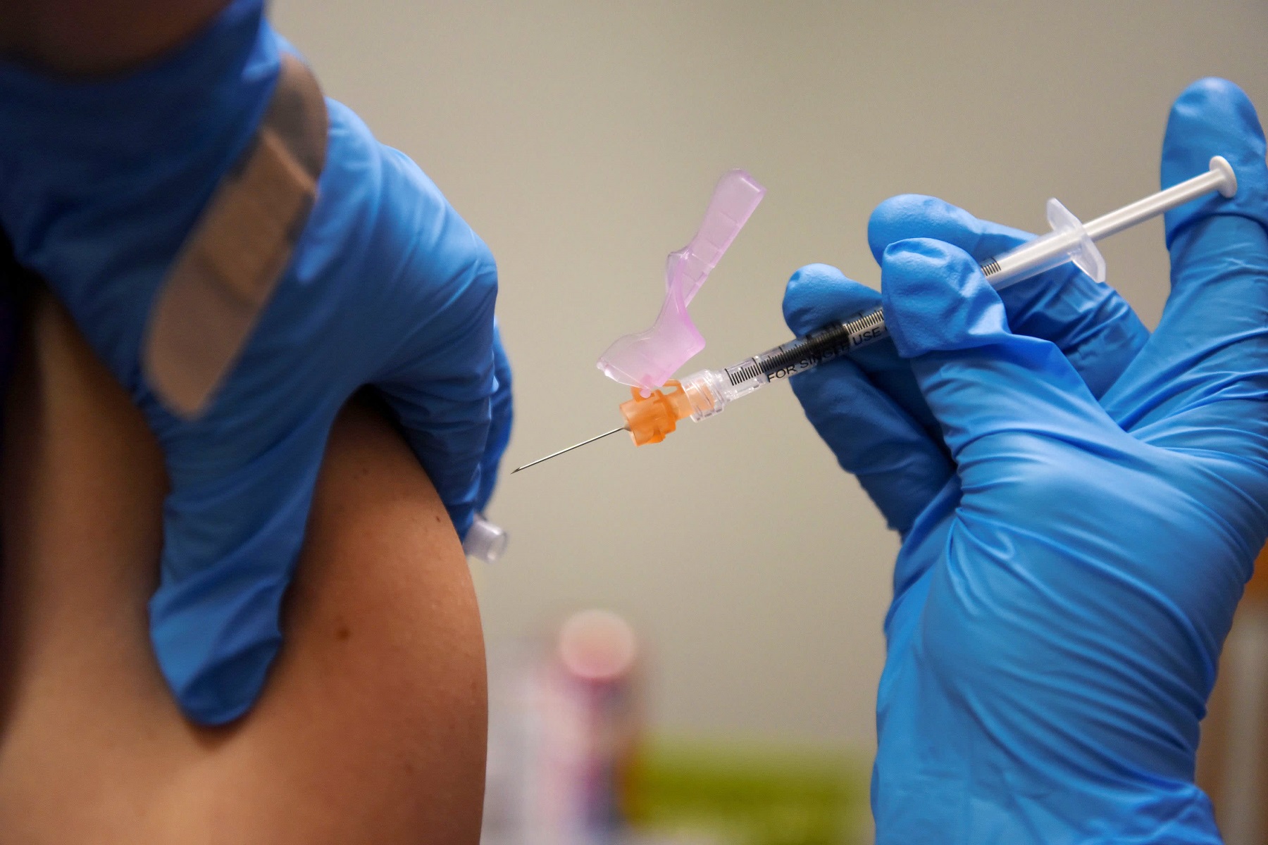 ΗΠΑ CDC: Εντάσσουν τον ενισχυτικό εμβολιασμό COVID-19 για Αμερικανούς με αδύναμο ανοσοποιητικό σύστημα