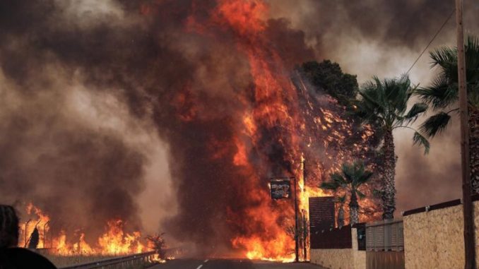 Φωτιά Βαρυμπόμπη: Που οφείλεται η ταχύτατη εξάπλωση της πυρκαγιάς στη Βαρυμπόμπη – Βίντεο σε time lapse (vid) 