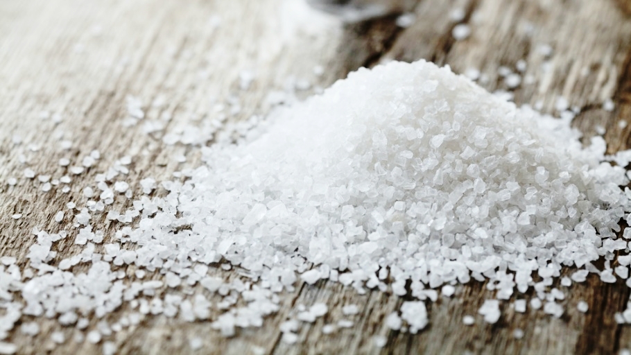 Θαλασσινό αλάτι: 4 τρόποι να το χρησιμοποιήσεις σε δέρμα και μαλλιά [vid]