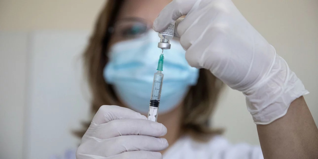 Βουλή: Ψηφίστηκε ο υποχρεωτικός εμβολιασμός των 60 άνω και η έκτακτη ενίσχυση ευάλωτων συνταξιούχων και ΑμεΑ