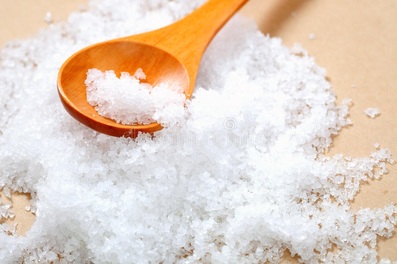 Θαλασσινό αλάτι δέρμα: 3 τρόποι να το χρησιμοποιήσετε [vid]
