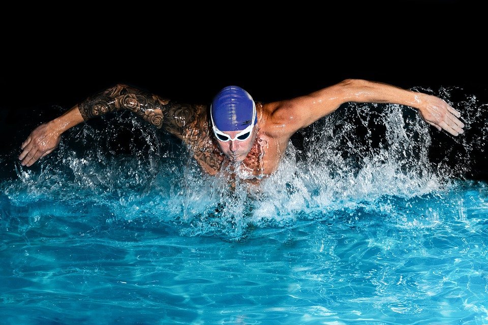 Κολύμβηση: Η αερόβια άσκηση για κάθε ηλικία και επίπεδο φυσικής κατάστασης [vid]