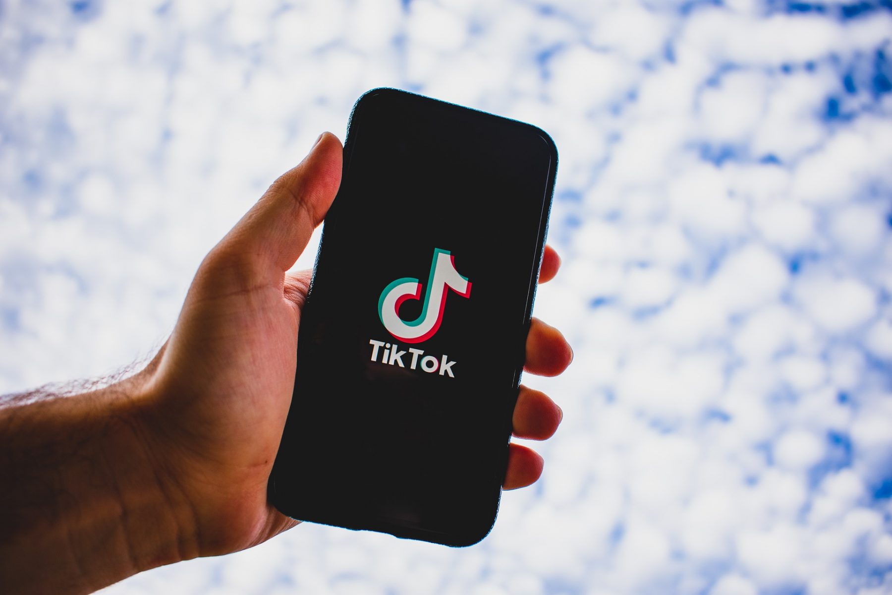 TikTok: Διαθέτει νέους πόρους ψυχικής υγείας για τους χρήστες του
