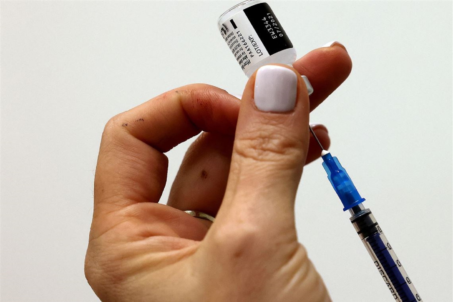 ΗΠΑ Μελέτες: Υποστηρίζουν τους ενισχυτές εμβολίων COVID-19 καθώς ο Οργανισμός FDA παραμένει ουδέτερος