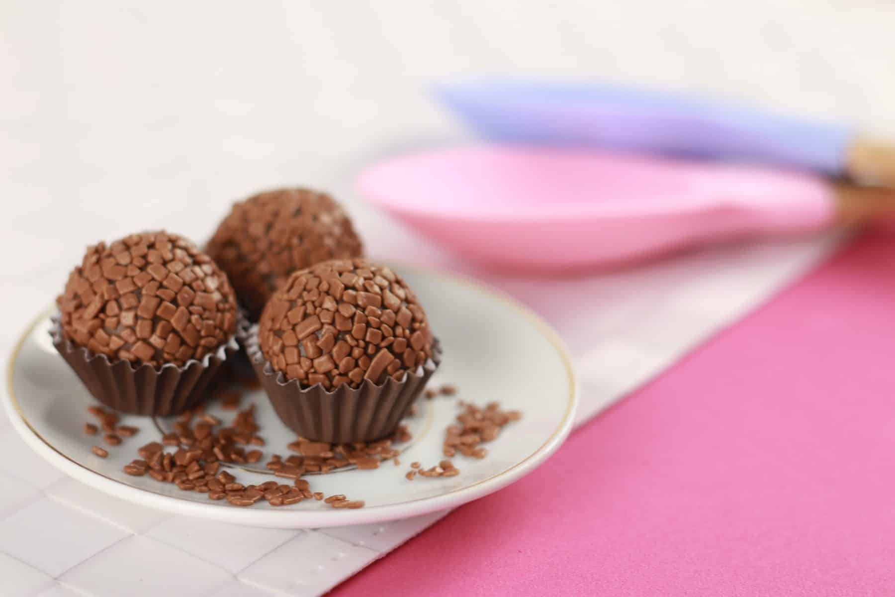 Διατροφή μπανάνα: Βραζιλιάνικα Brigadeiro με μπανάνα για παιδικά πάρτι