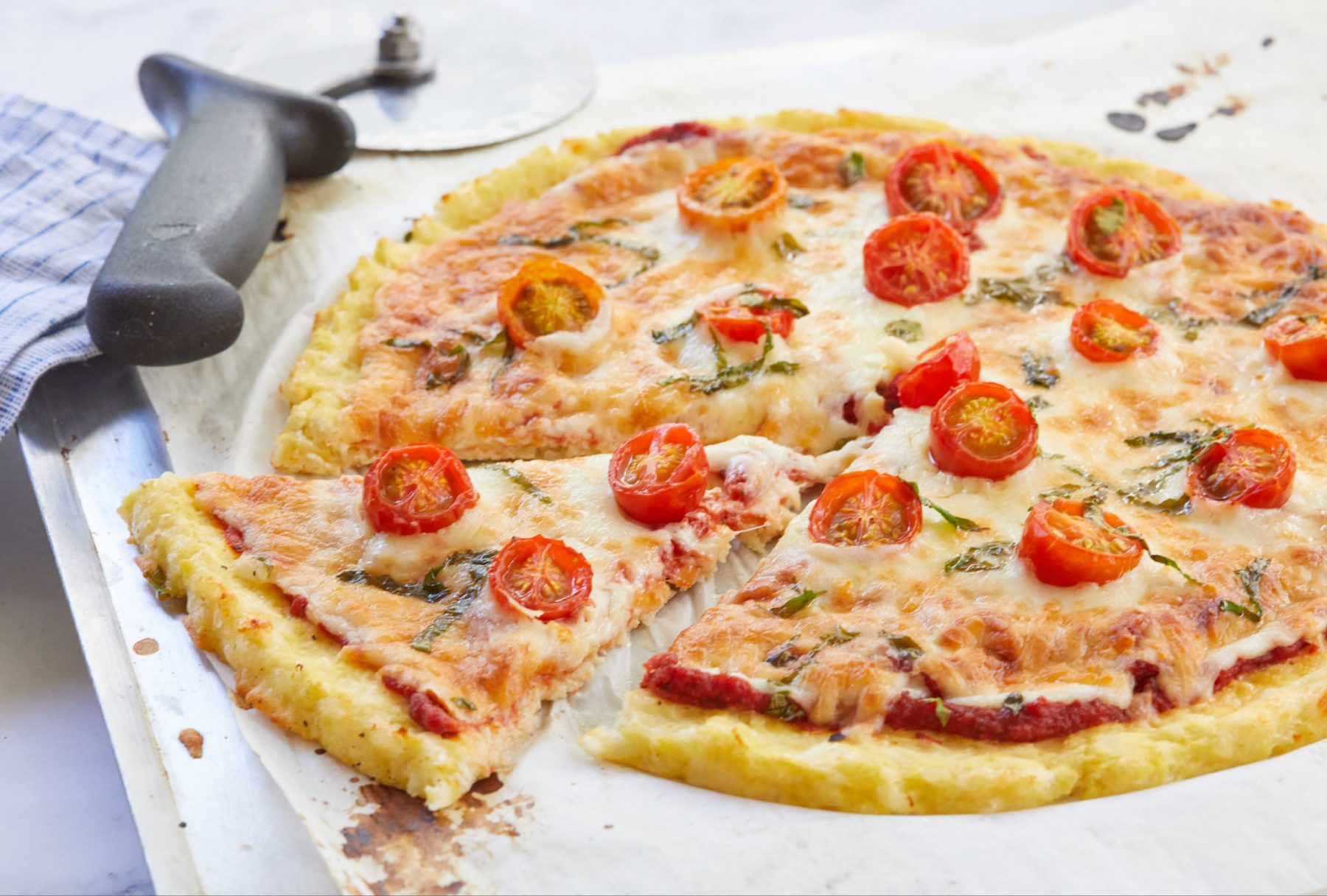 Πίτσα με ζύμη από κουνουπίδι: Δεν έχετε ξαναφάει πιο υγιεινή πρωτεΐνική πίτσα φυτικής προέλευσης