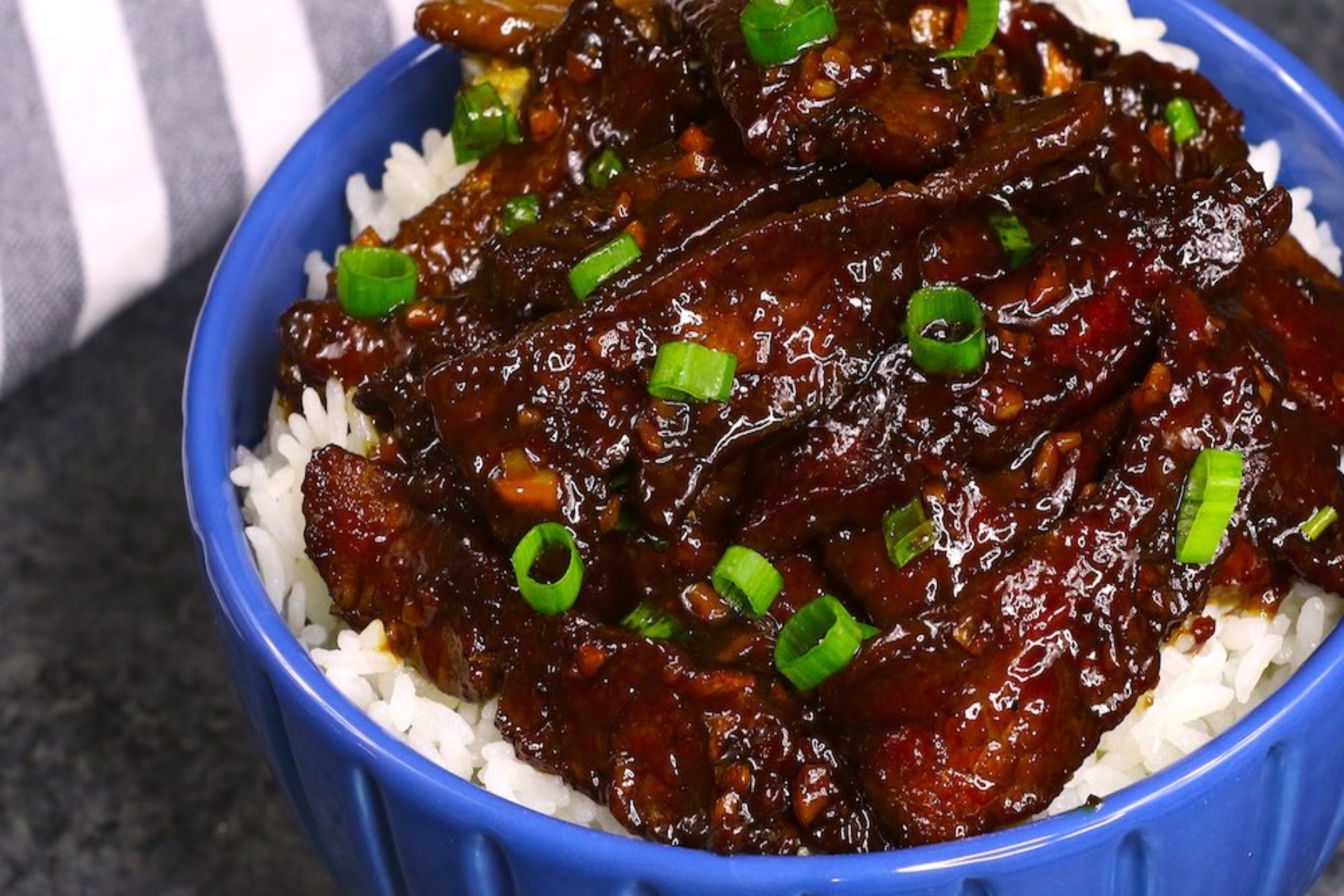 Mongolian Beef: Μια συνταγή με μοσχάρι που θα σας ταξιδέψει σε μια πανδαισία γεύσεων
