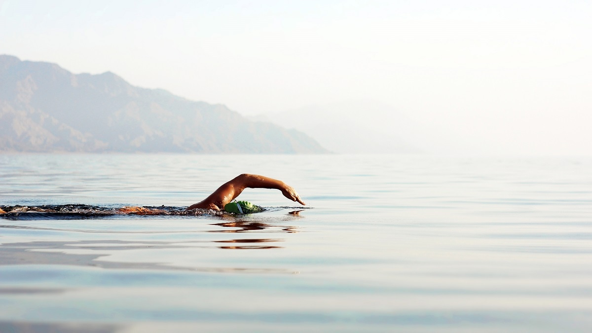 Κολύμβηση: Το κολύμπι σε κρύο νερό έχει σημαντικά οφέλη για την υγεία [vid]