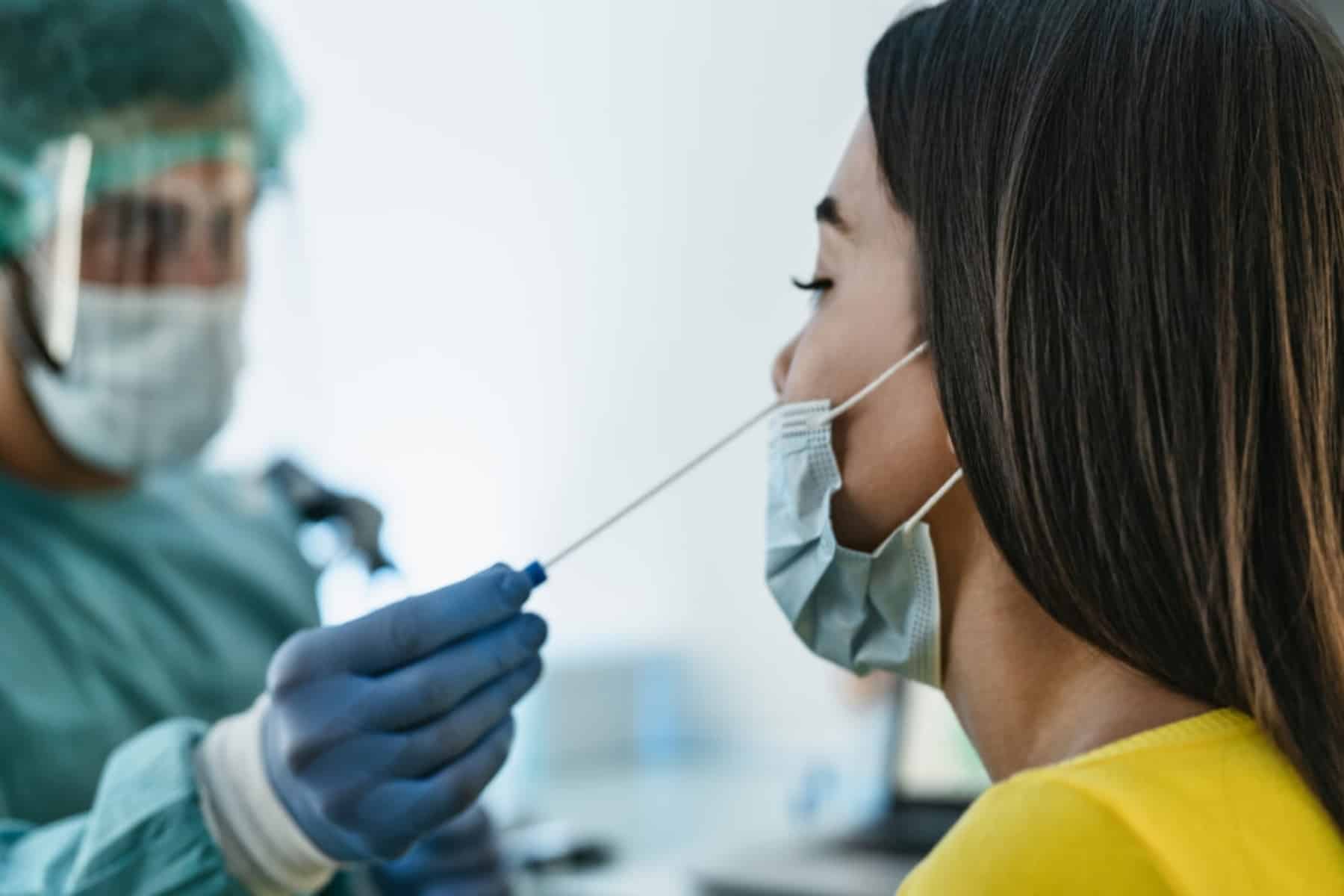 Κορωνοϊός Κρούσματα 30/10: 4.696 νέες λοιμώξεις σήμερα [πίνακες]