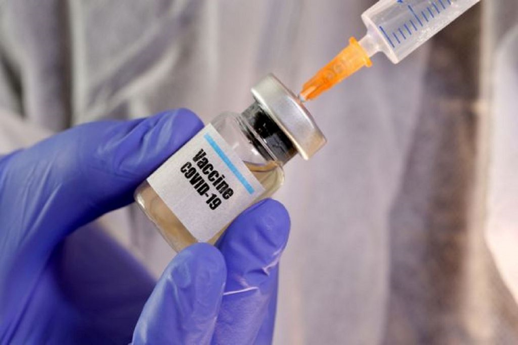 Αμερικανοί επιστήμονες: Νέο μοντέλο προβλέπει την επαναμόλυνση με covid όσων δεν εμβολιαστούν σε 16 μήνες μετά τη μόλυνση