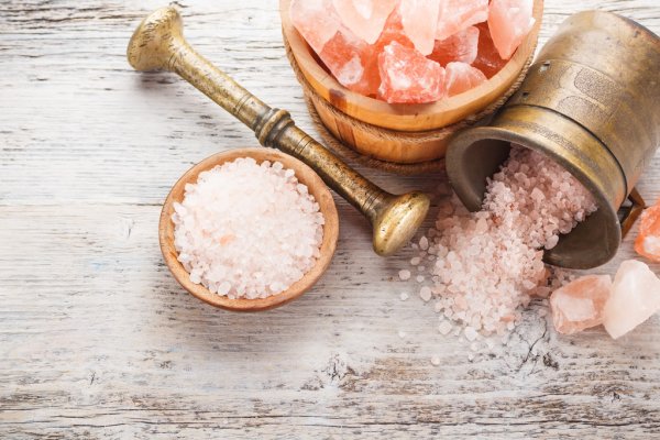Θαλασσινό αλάτι: Πώς να το χρησιμοποιήσετε στην beauty routine σας [vid]