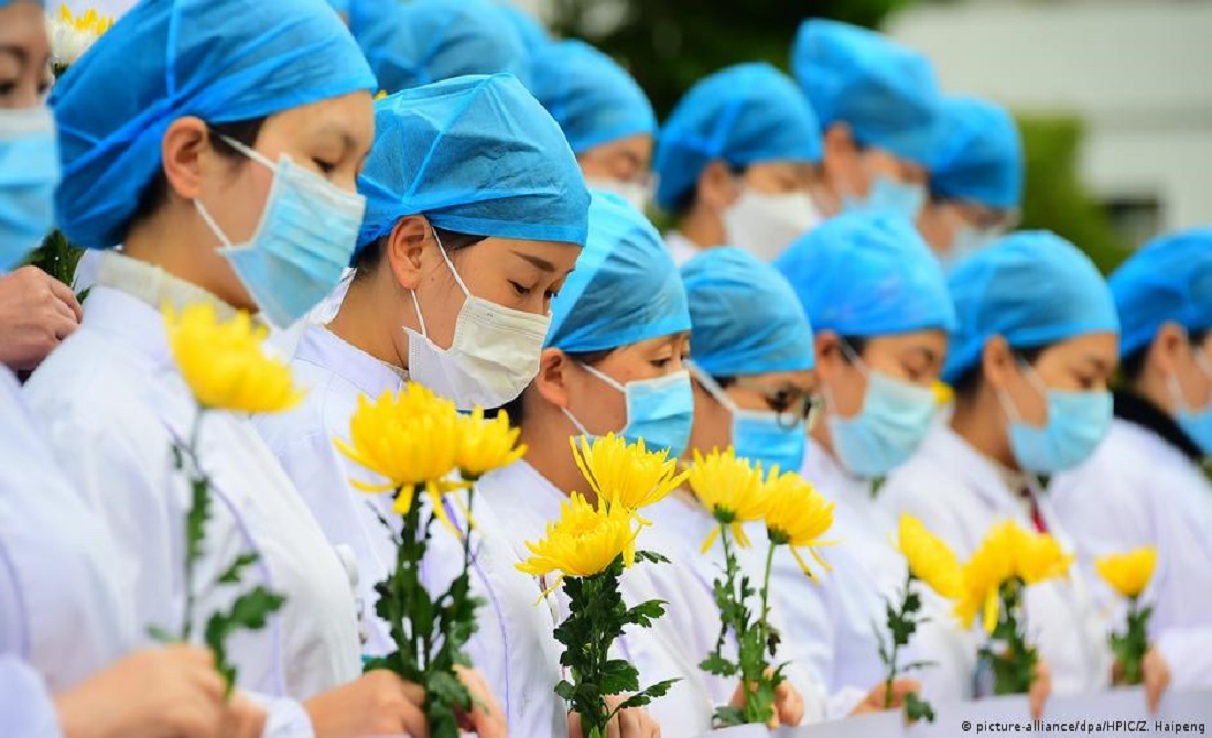 Πανδημία COVID-19: Έως και 180.000 εργαζόμενοι στον τομέα της υγείας μπορεί να έχουν πεθάνει, λέει η έκθεση του ΠΟΥ