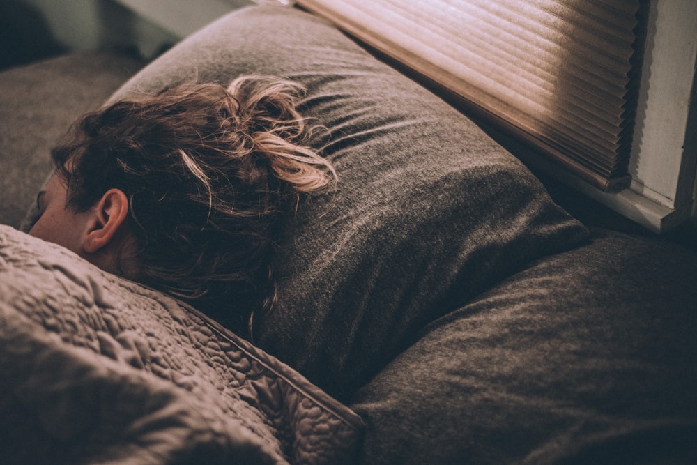 Άνοια Ύπνος: Πόσες ώρες πρέπει να κοιμάστε για να διατηρήσετε τον εγκέφαλο σας υγιή