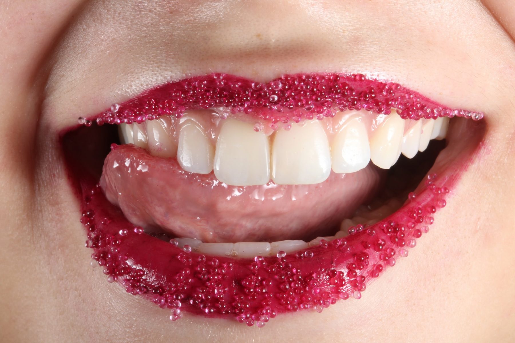 Λεύκανση δοντιών: Φροντίστε τα δόντια σας για ένα φωτεινό χαμόγελο