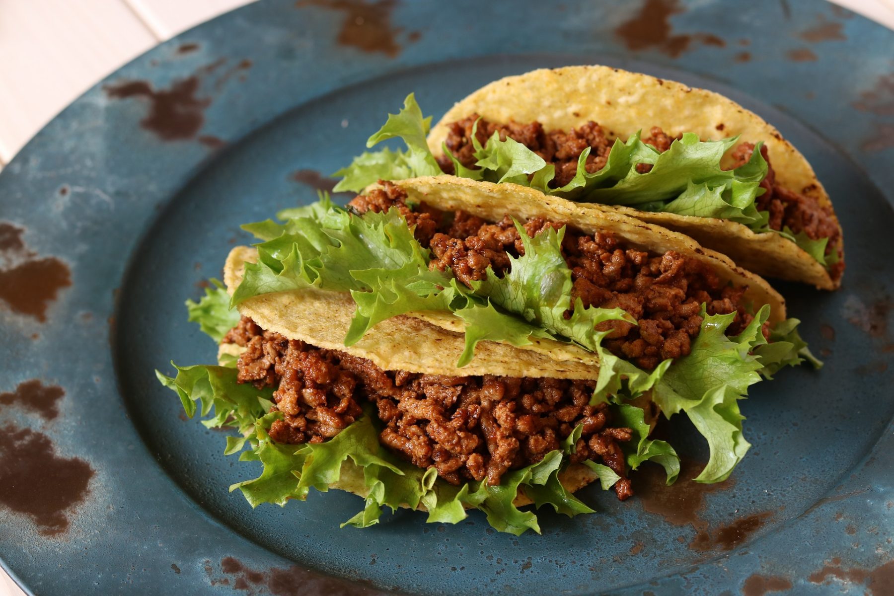 Μεξικάνικα tacos: Τραγανή τορτίγια, καρυκευμένος κιμάς, λαχανικά και τυρί