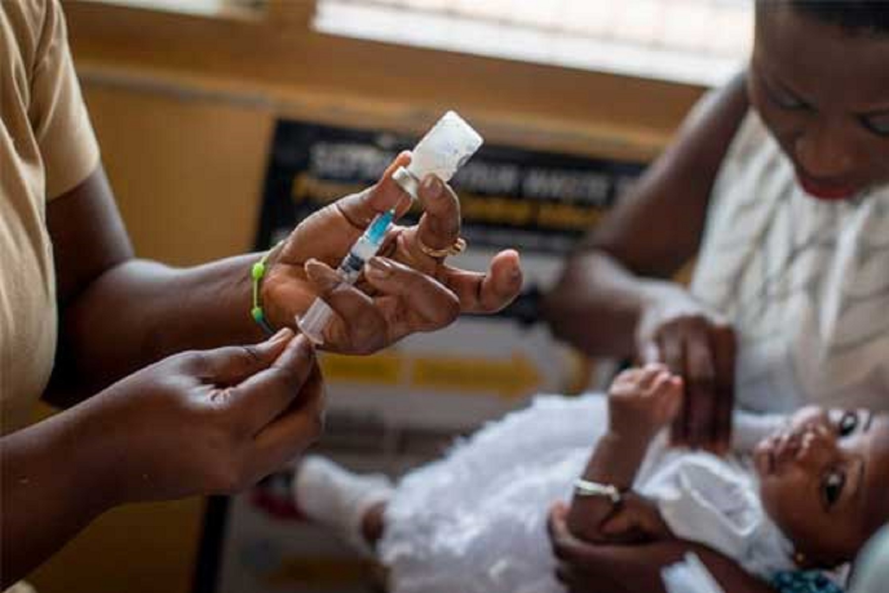 «Λάμψη ελπίδας»: Ο ΠΟΥ προτείνει το πρώτο εμβόλιο ελονοσίας για τα παιδιά της Αφρικής:
