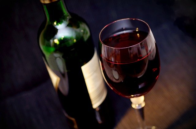 Αλοόλ θερμίδες: Δύο ποτήρια κρασί μπορεί να έχουν περισσότερες θερμίδες από ένα χάμπουργκερ