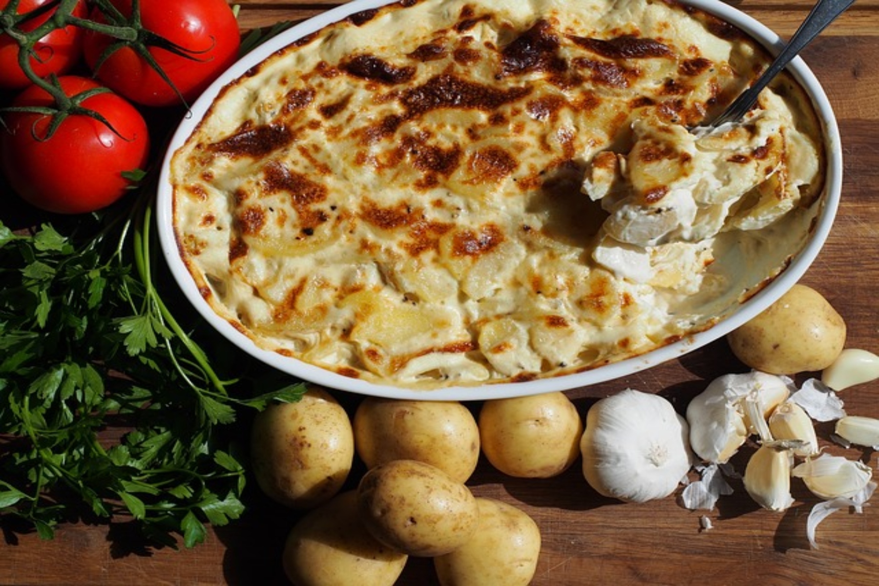 Μοσχάρι πατάτες ογκρατέν: Ένα γεύμα γεμάτο θαλπωρή για στιγμές χαλάρωσης με φίλους και συγγενείς